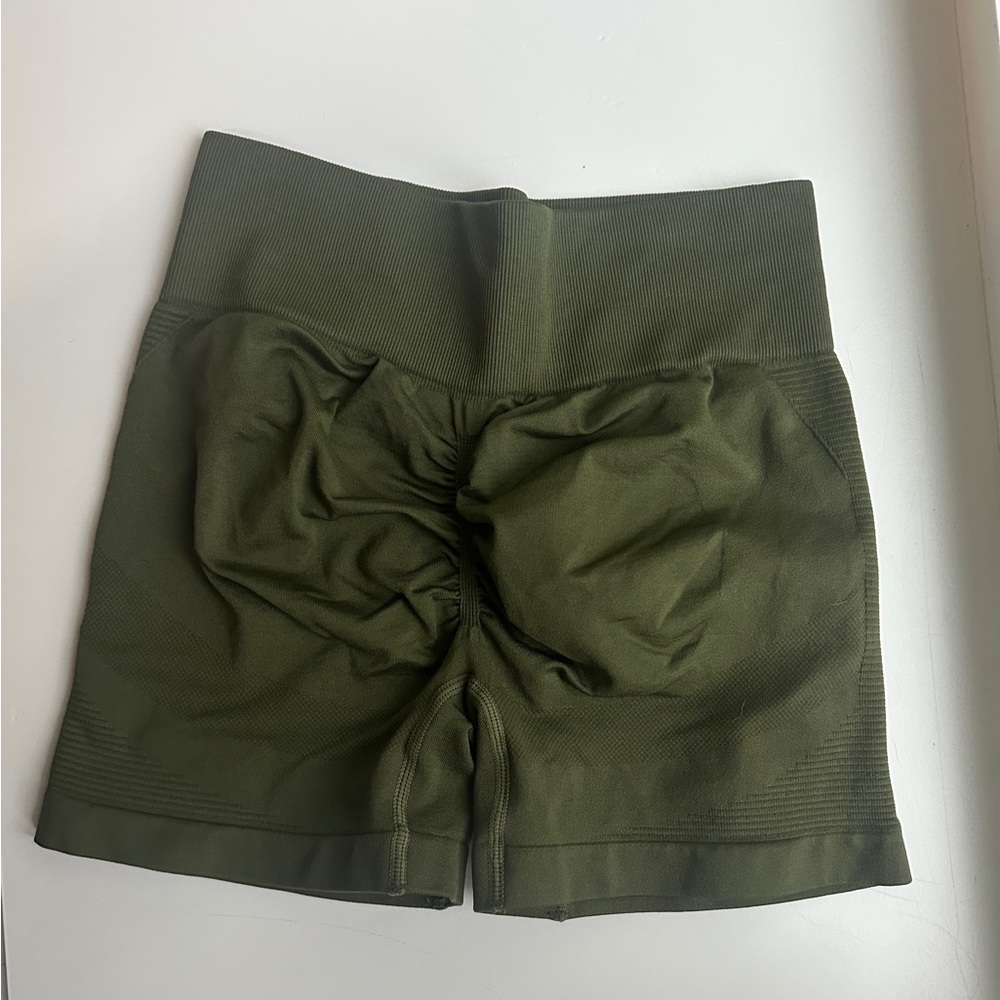 2 Shorts - Picture 2 of 2
